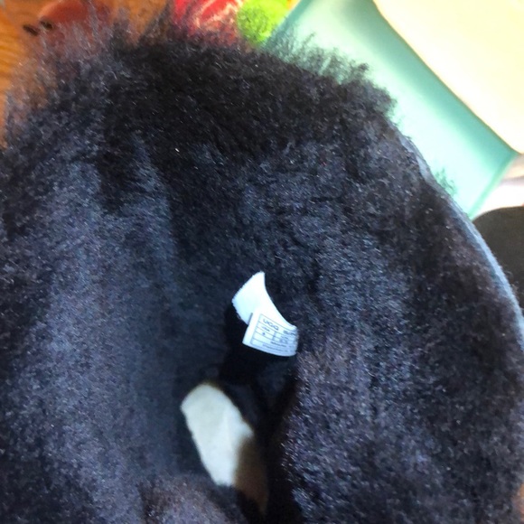 Ugg boots like new - Picture 3 of 14
